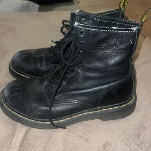 Well worn women’s Dr. Martins the original 1460 size 7